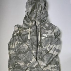 NEW NIKE CAMO ZIP - NOT WORN